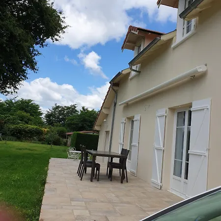 Indépendant Chez L'habitant, Situé Dans Les Pyrénées *